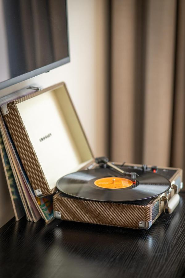 Finch Boutique Hotel, Downtown เดเวนเตอร์ ภายนอก รูปภาพ